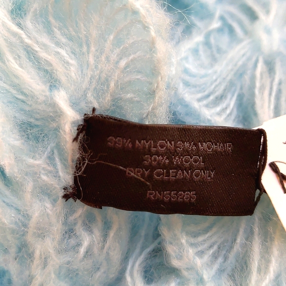 NWT. Express Mohair/Wool Blended crochet scarf with double layers. - Picture 4 of 4